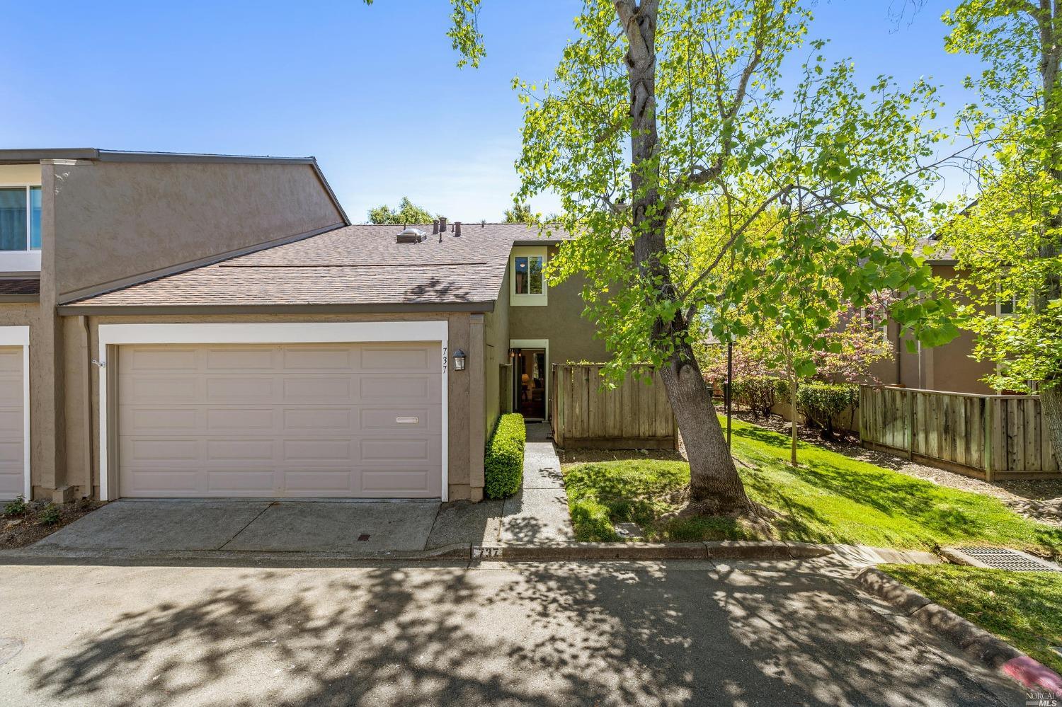 Detail Gallery Image 1 of 1 For 737 Walnut Ct, Novato,  CA 94945 - 3 Beds | 2/1 Baths