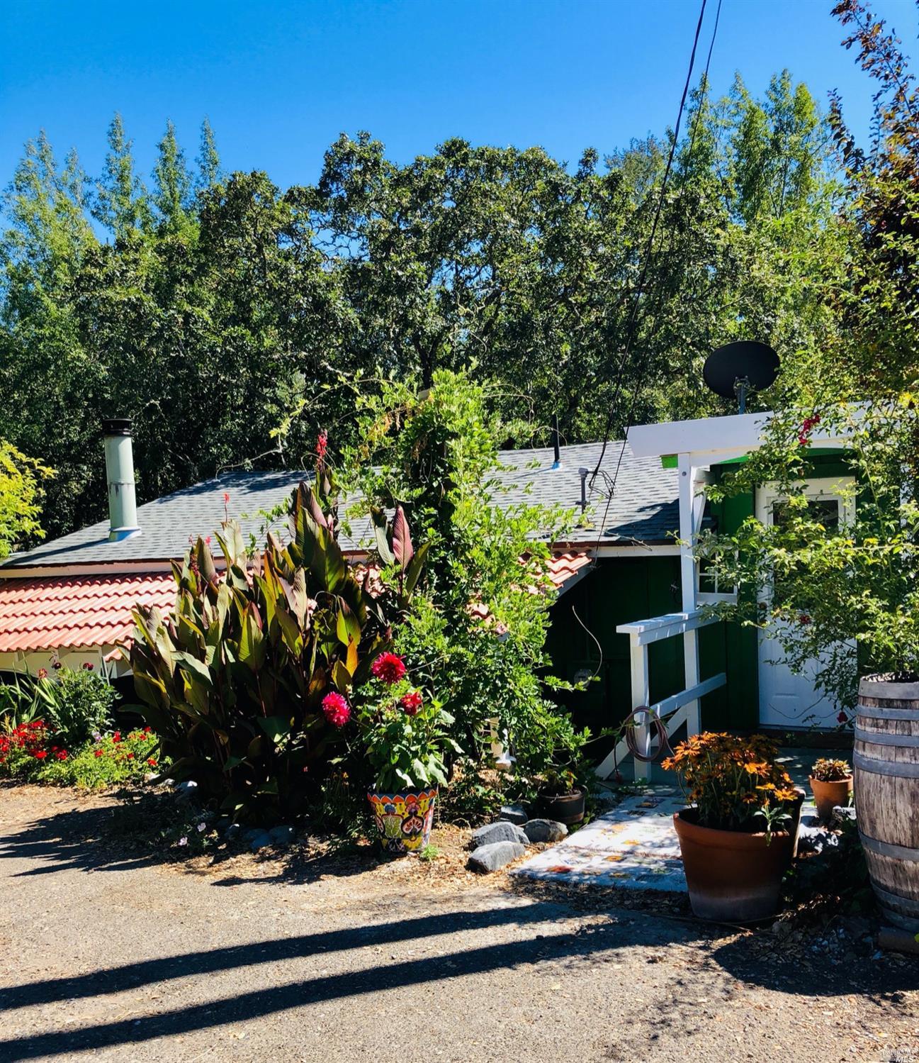 Photo of 9493 Valle Vista Rd in Forestville, CA