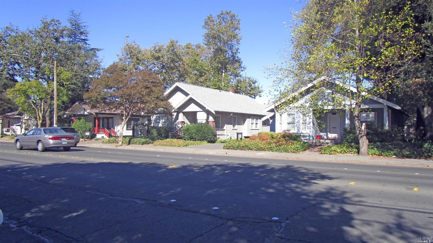 Photo of 327343 College Ave in Santa Rosa, CA