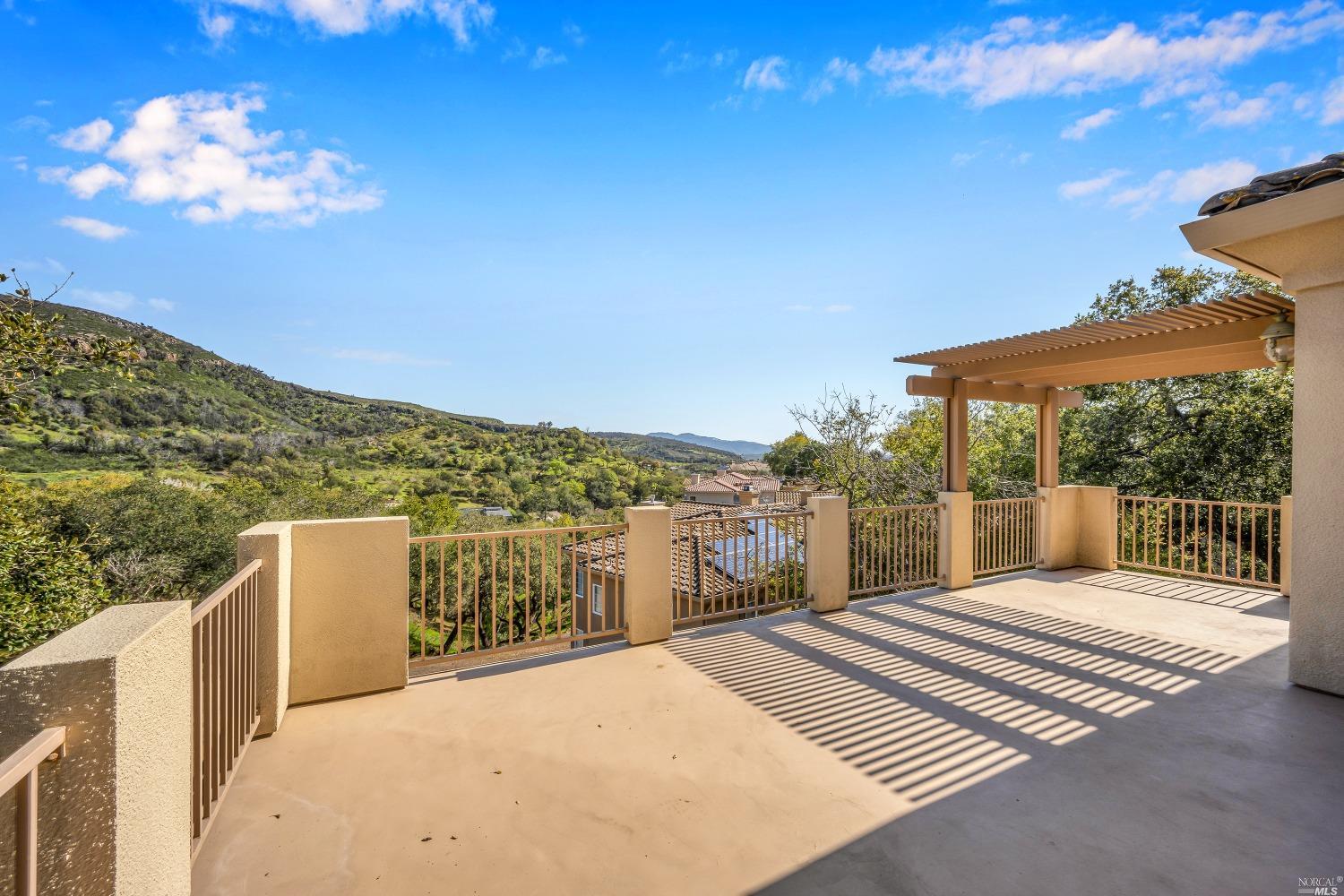 Photo of 316 Alta Mesa Cir in Napa, CA