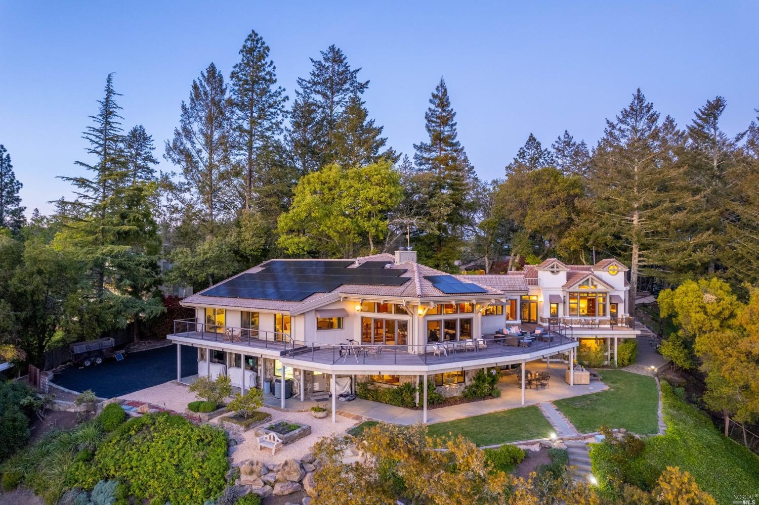 Photo of 568 Sunset Dr in Angwin, CA