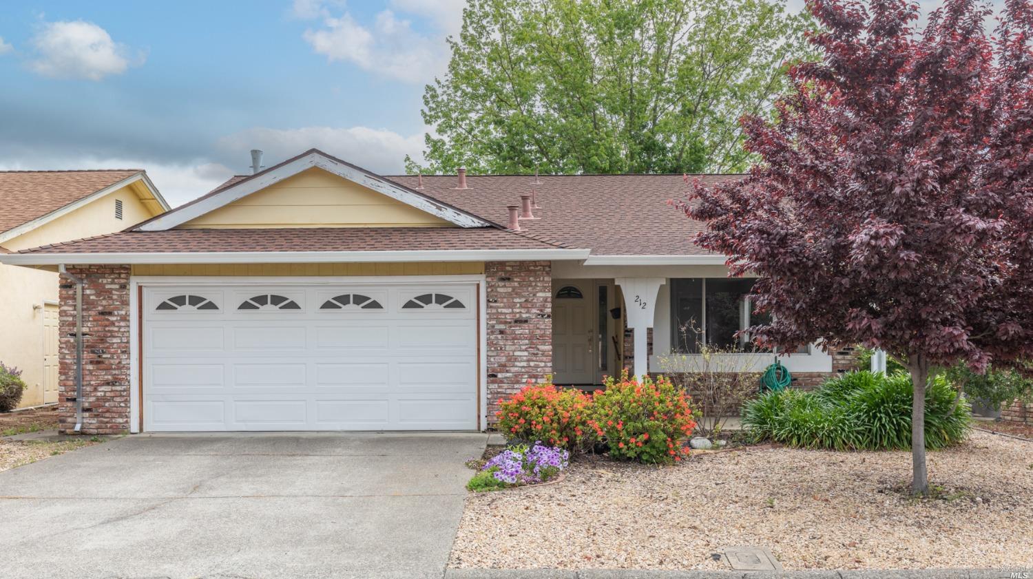 Photo of 212 Orangewood Dr in Healdsburg, CA