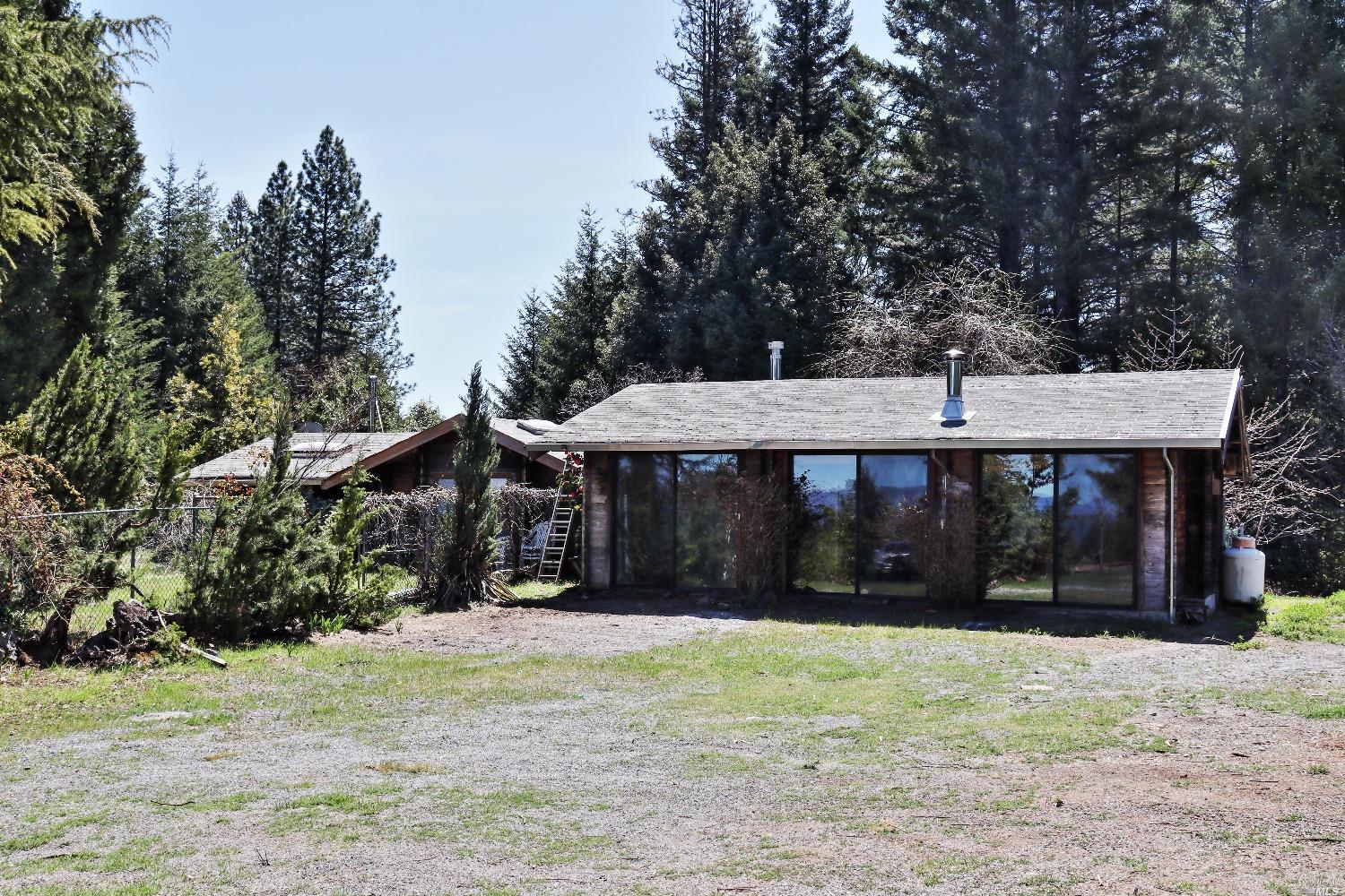 Photo of 28901 Skyview Rd in Willits, CA