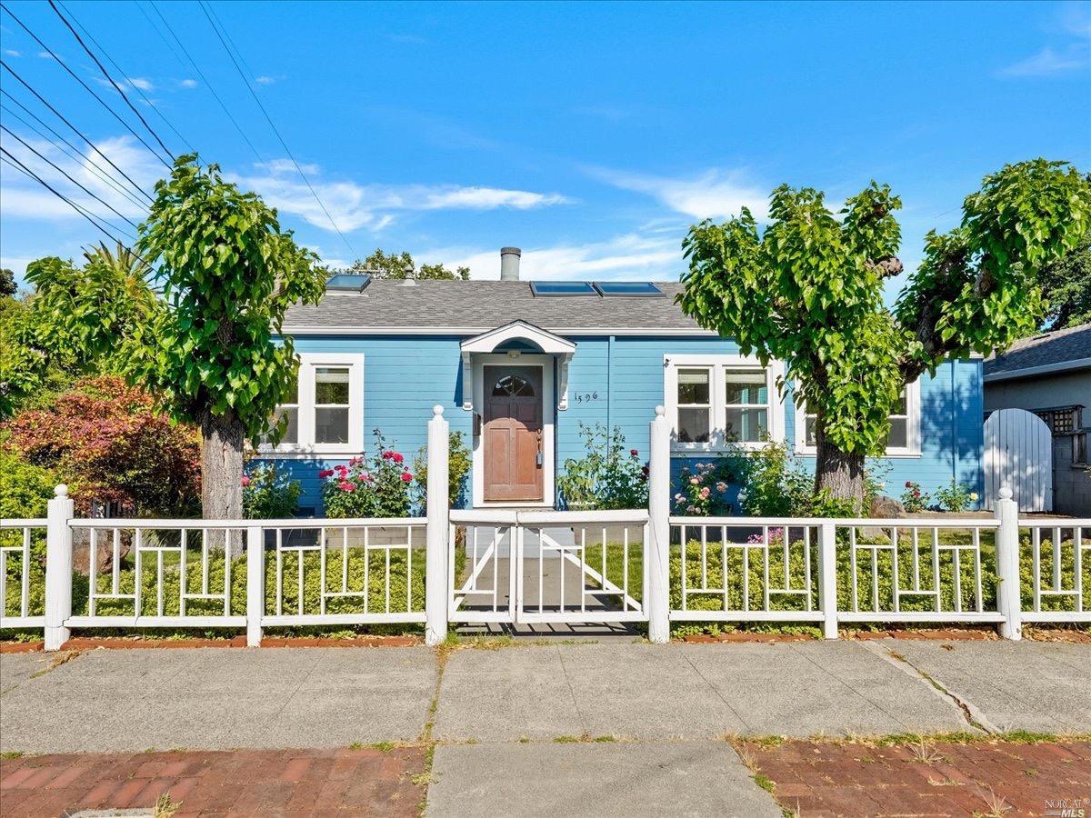 1596 Wright Street, Santa Rosa, CA 95404