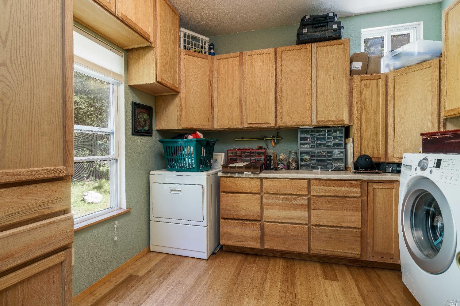 Detail Gallery Image 17 of 28 For 27400 Ridge Rd, Willits,  CA 95490 - 3 Beds | 2 Baths