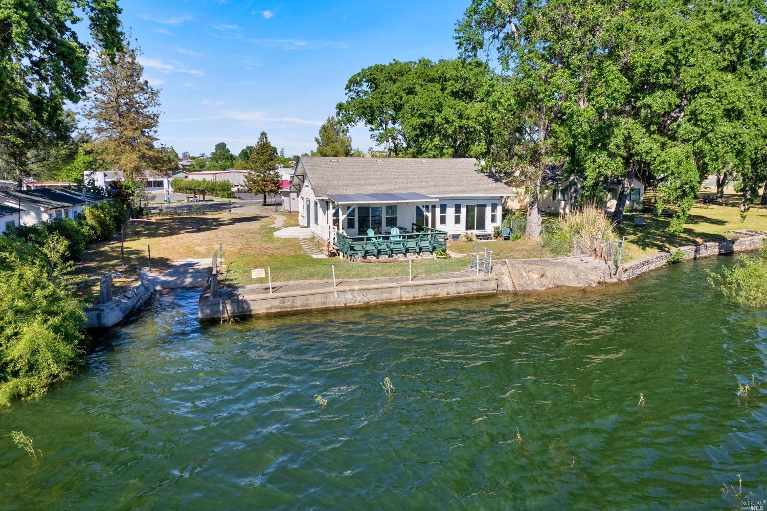 Photo of 14265 Lakeshore Dr in Clearlake, CA