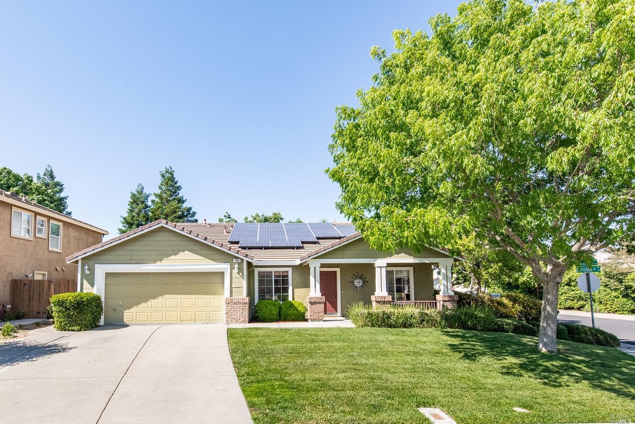 Photo of 585 Christine Dr in Vacaville, CA