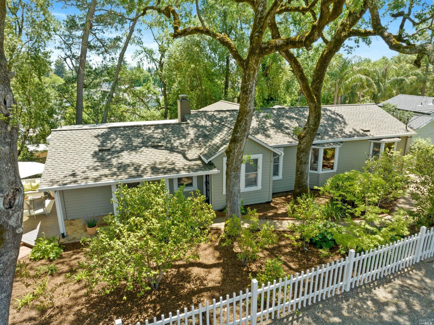 Photo of 800 Fitch Mountain Rd in Healdsburg, CA