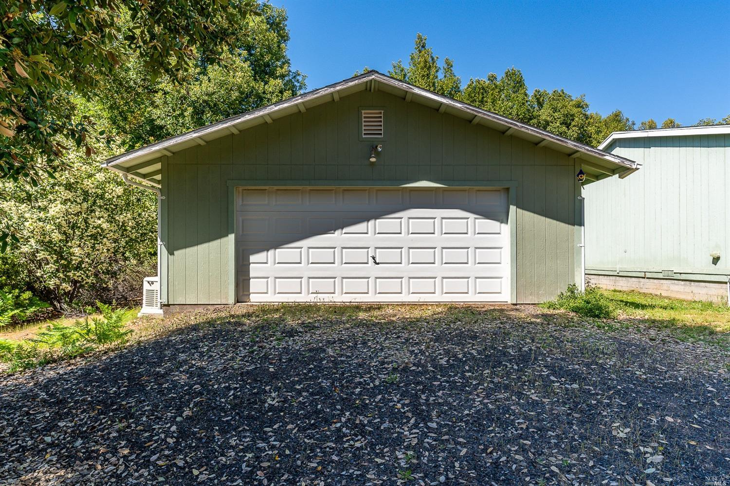 Detail Gallery Image 4 of 16 For 28175 Skyview Rd, Willits,  CA 95490 - 3 Beds | 3/1 Baths