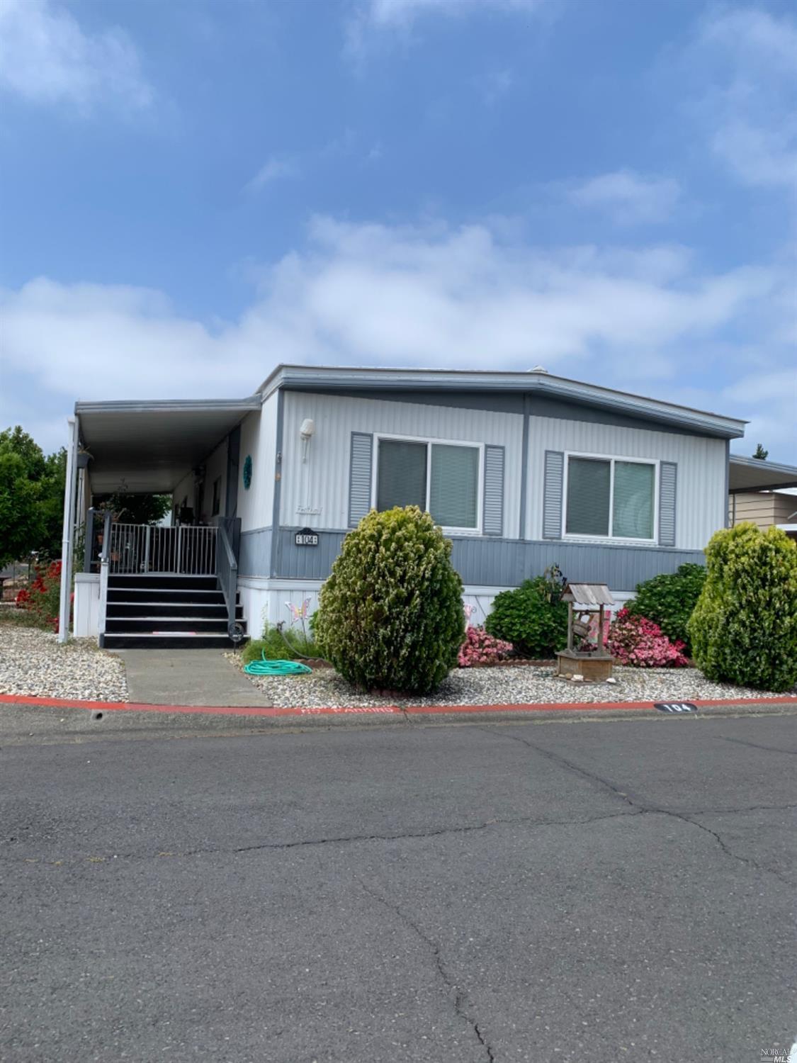 Photo of 104 Hacienda Dr in Napa, CA