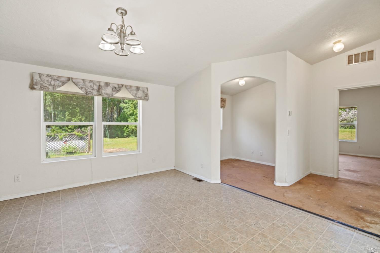 Detail Gallery Image 6 of 16 For 28175 Skyview Rd, Willits,  CA 95490 - 3 Beds | 3/1 Baths