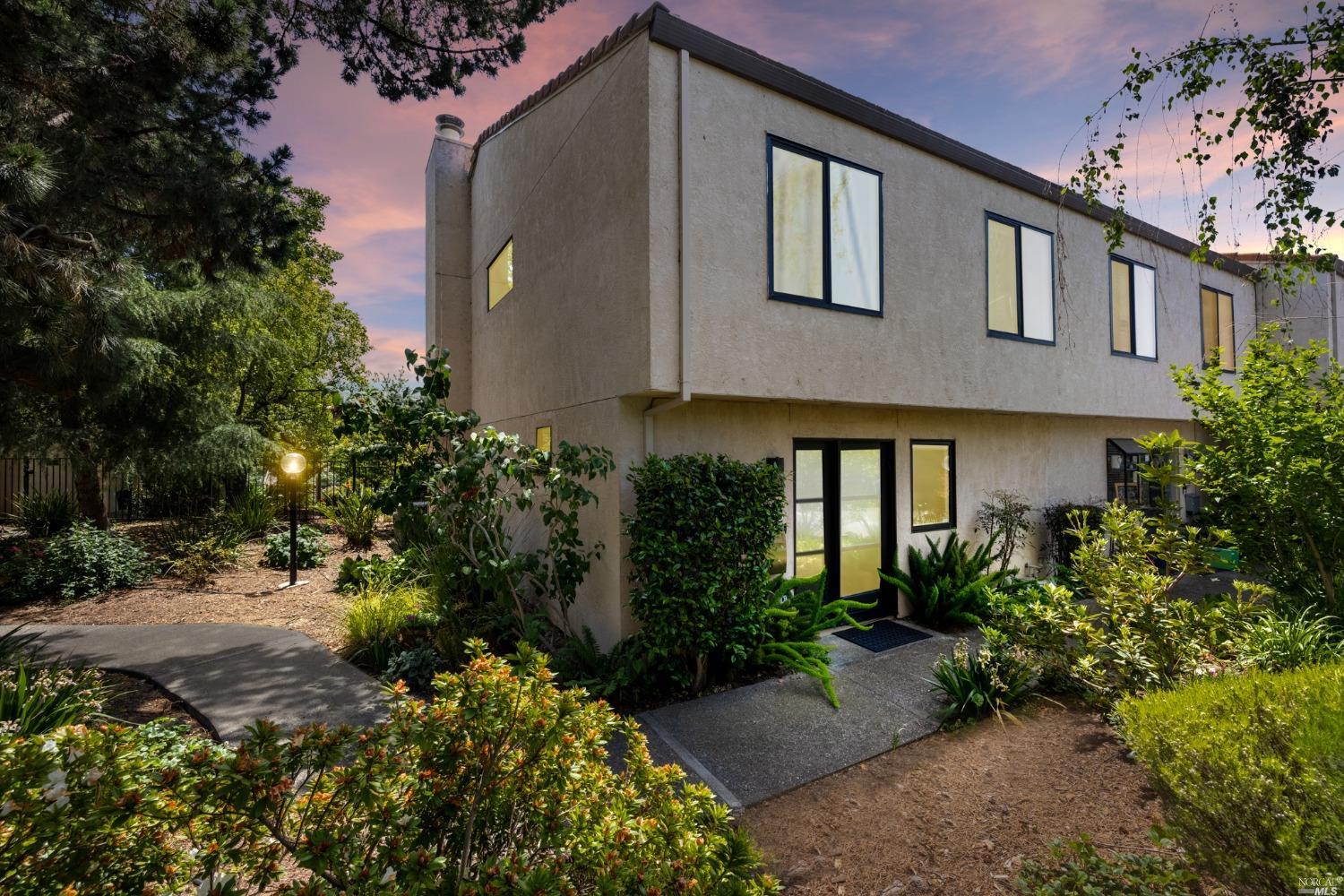 Photo of 885 Marina Dr in Napa, CA