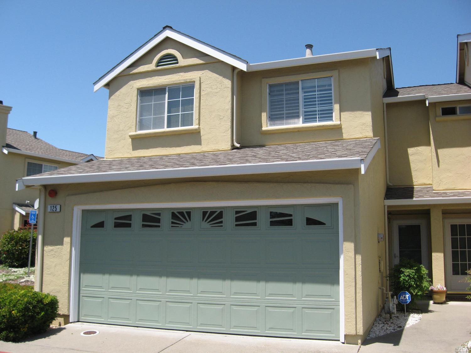 Photo of 125 Southbridge Ln in Fairfield, CA