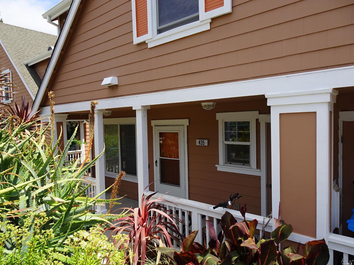 Photo of 435 Bolling Cir in Novato, CA