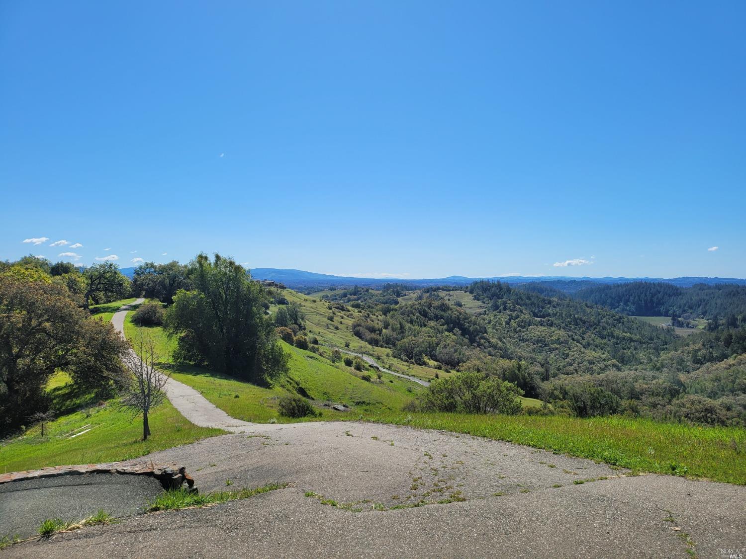 Photo of 2365 Sweetwater Springs Rd in Healdsburg, CA