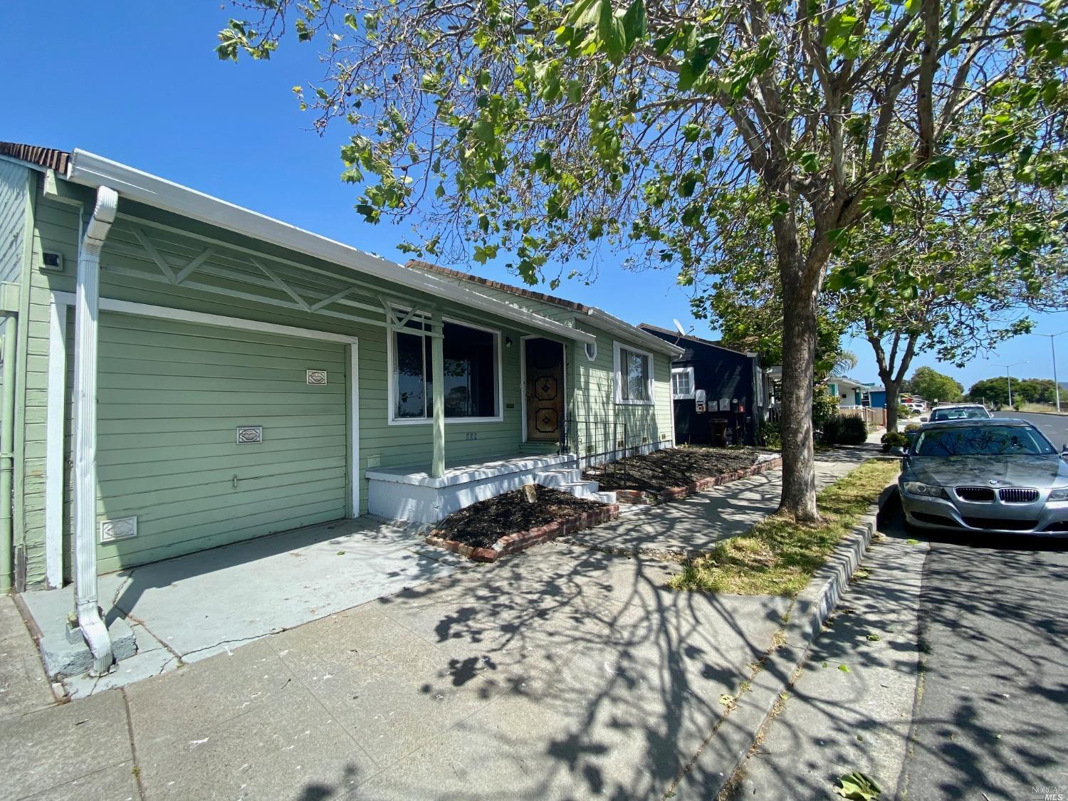 Photo of 890 Carlson Blvd in Richmond, CA