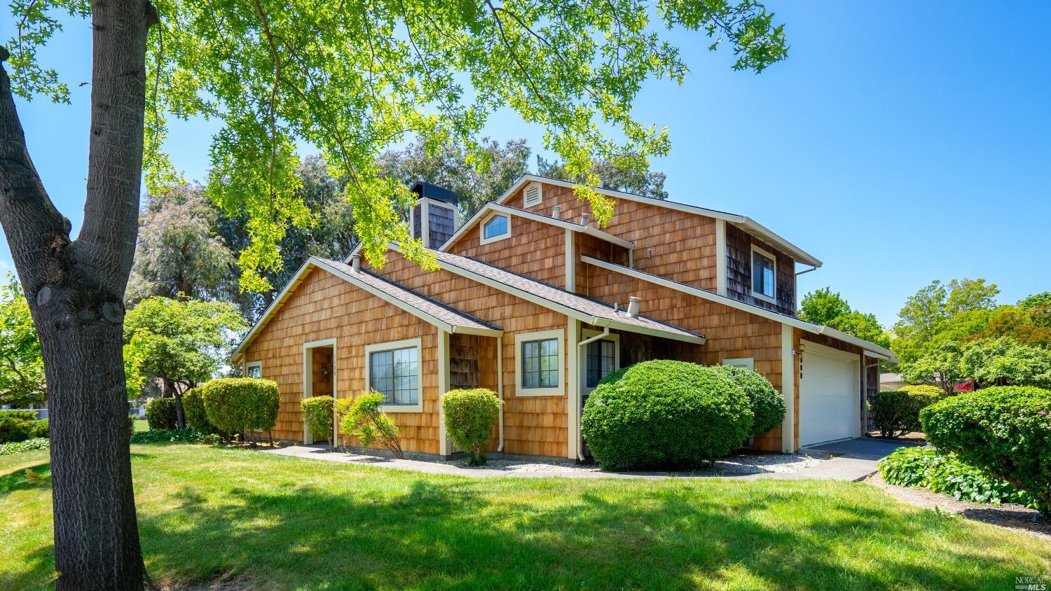 Photo of 1600 Monroe Ct in Petaluma, CA