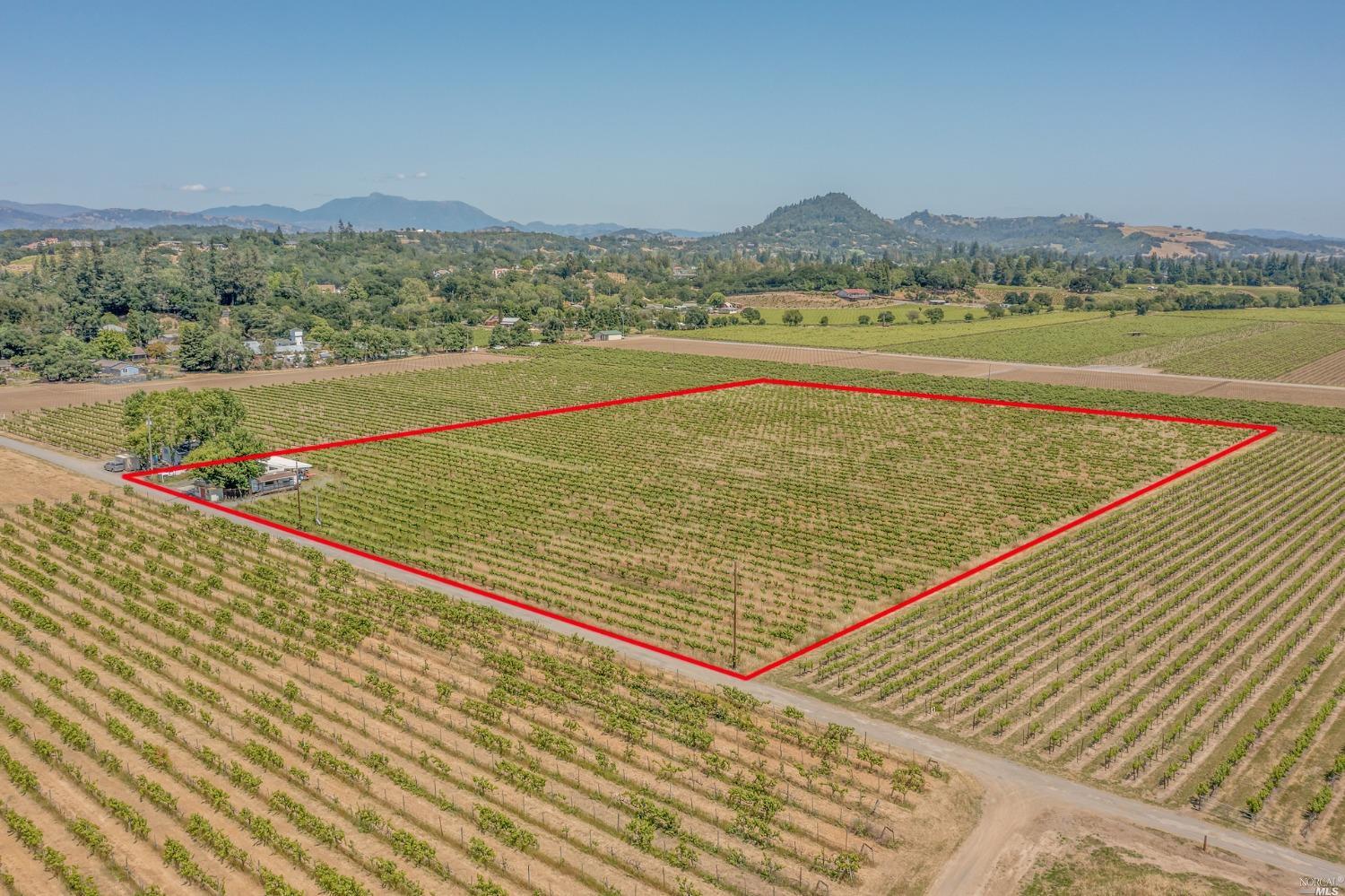 Photo of 822 Dry Creek Rd in Healdsburg, CA