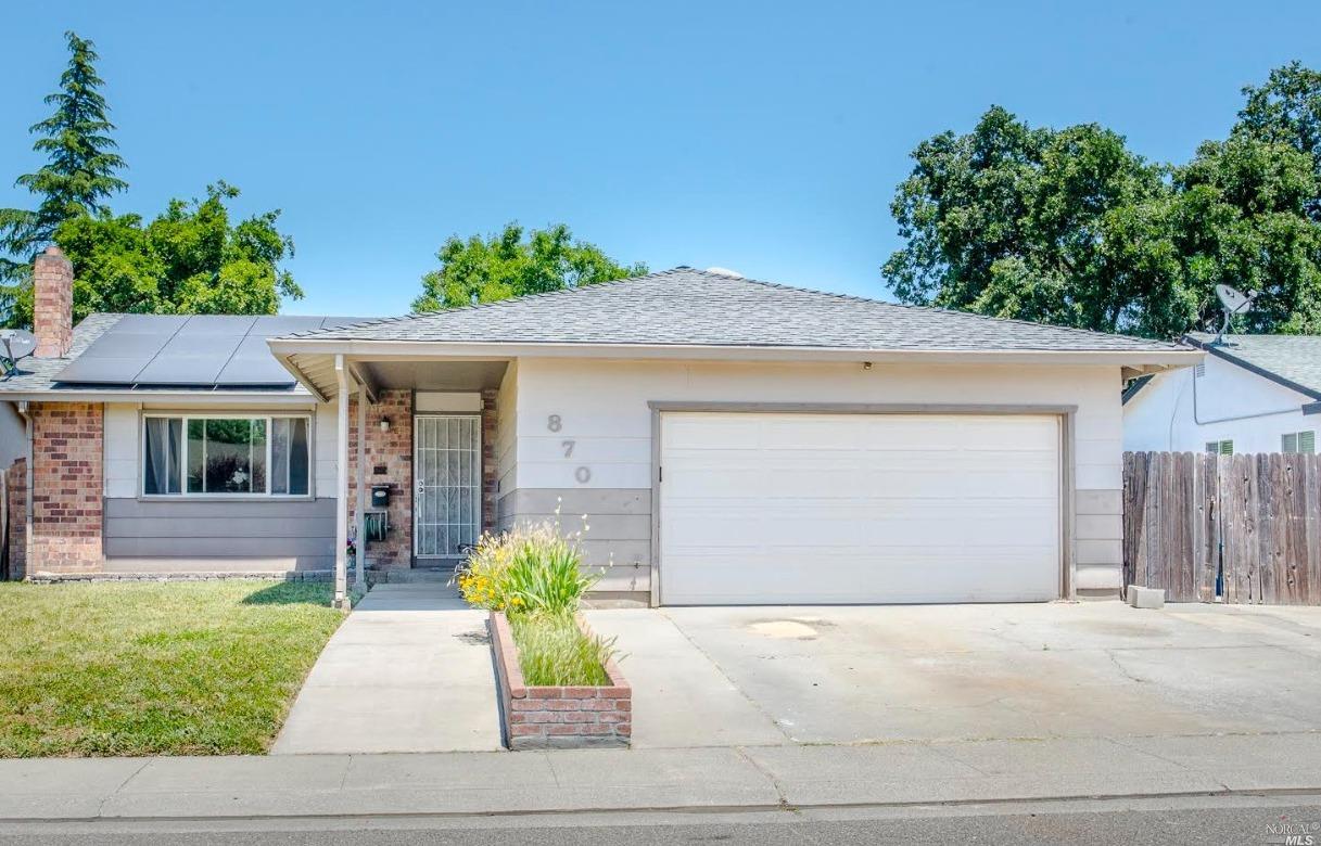 Photo of 870 Merrill Dr in Dixon, CA