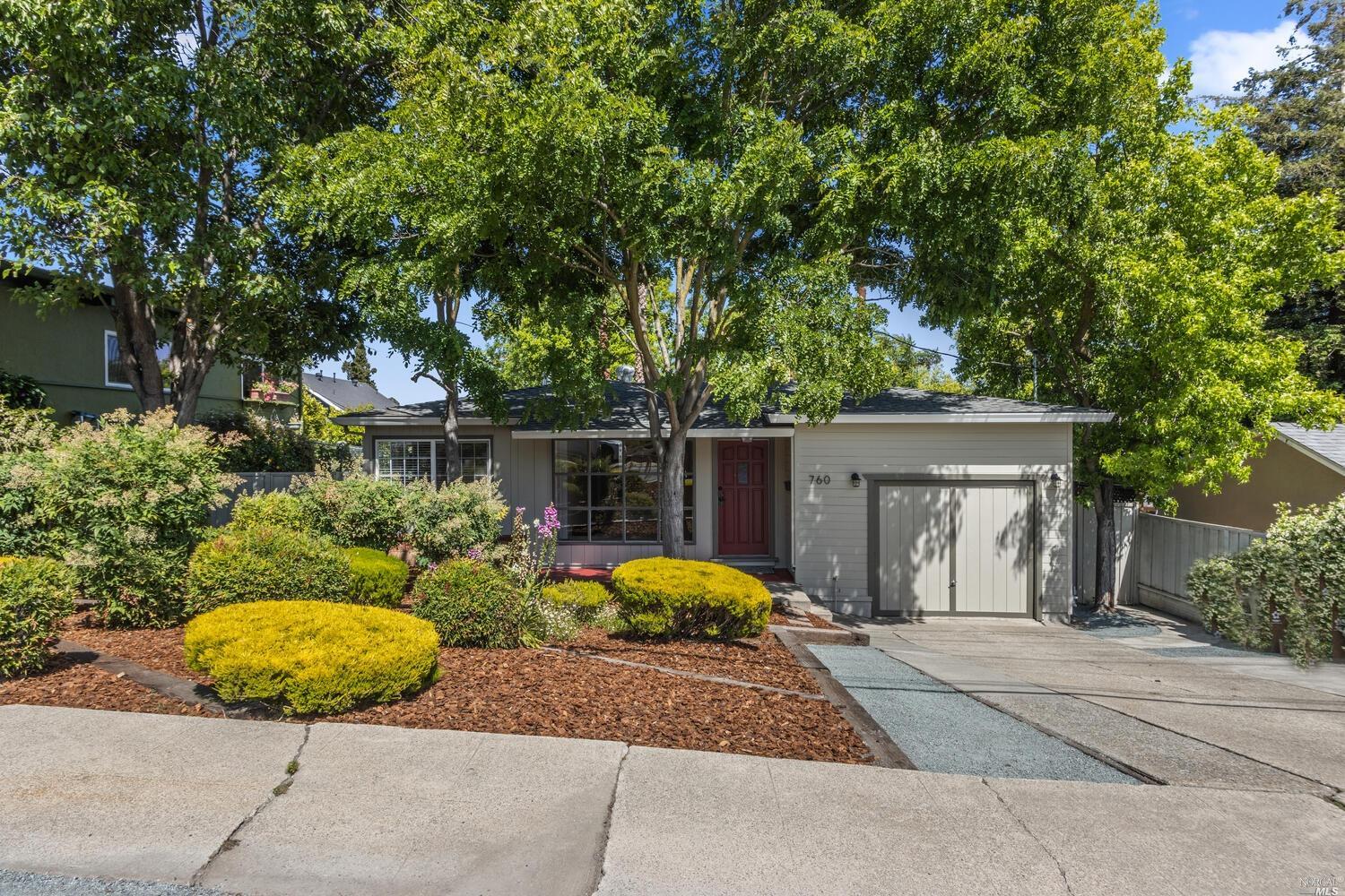 Photo of 760 Palm Ave in Martinez, CA