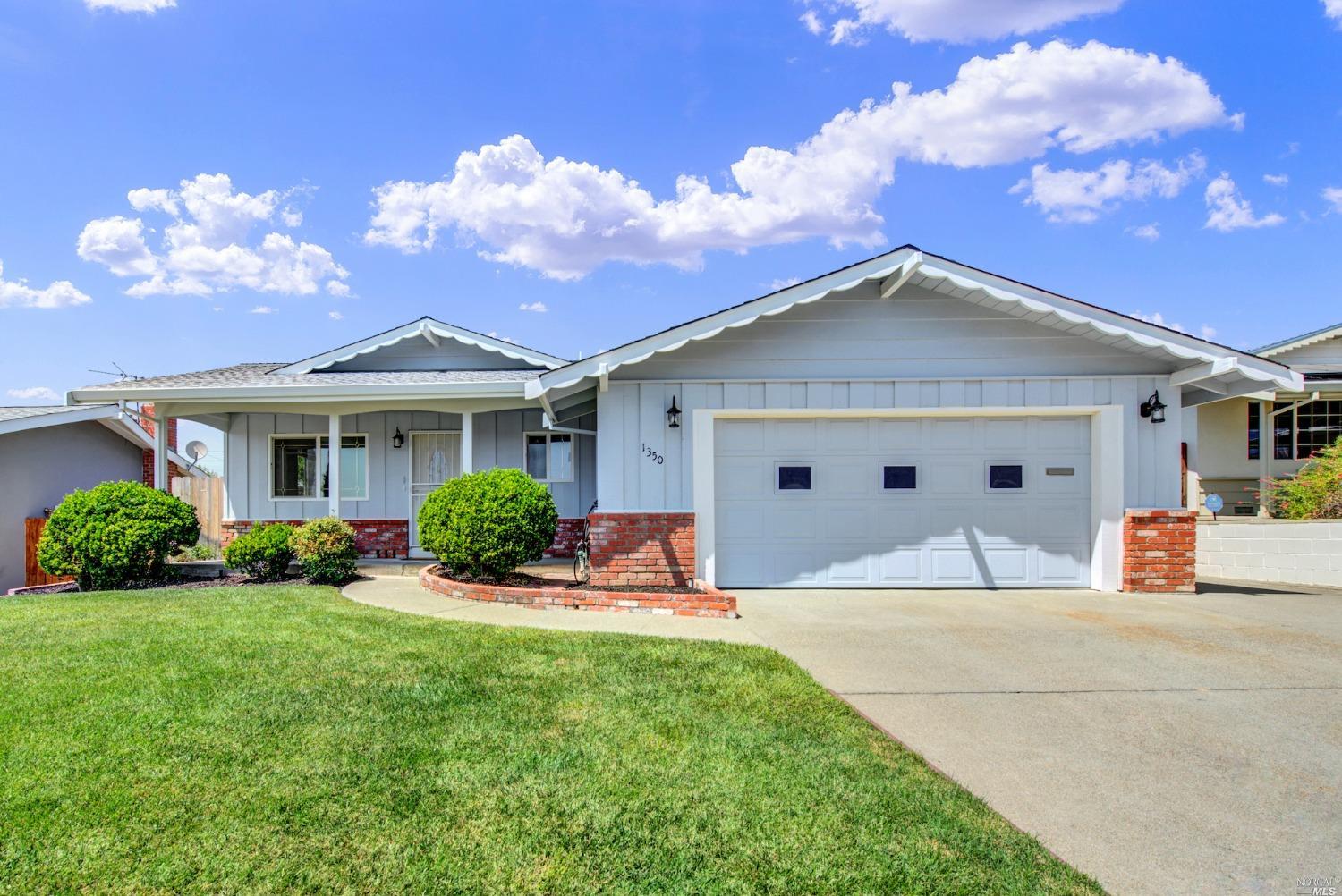 Photo of 1350 Flint Wy in Fairfield, CA