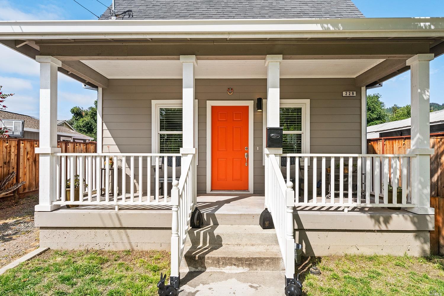 Photo of 229 Washington St in Cloverdale, CA