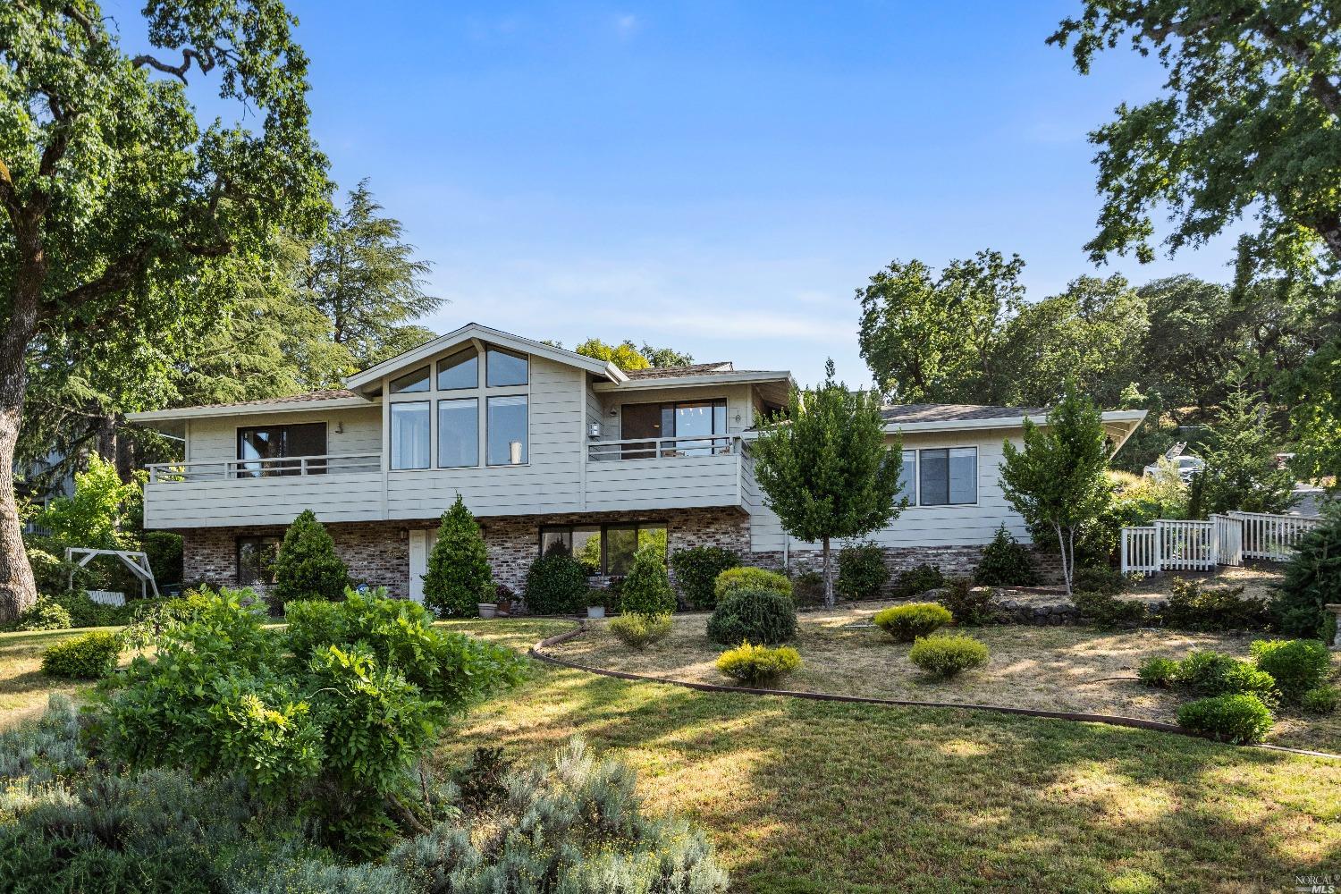 Photo of 6850 Oakmont Dr in Santa Rosa, CA