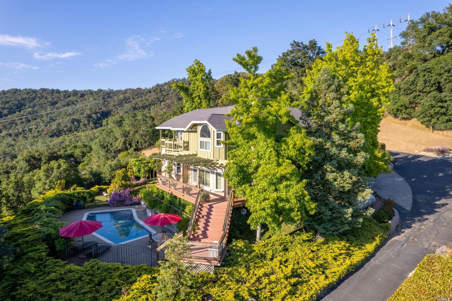 Photo of 1560 Trimble Ln in Cloverdale, CA
