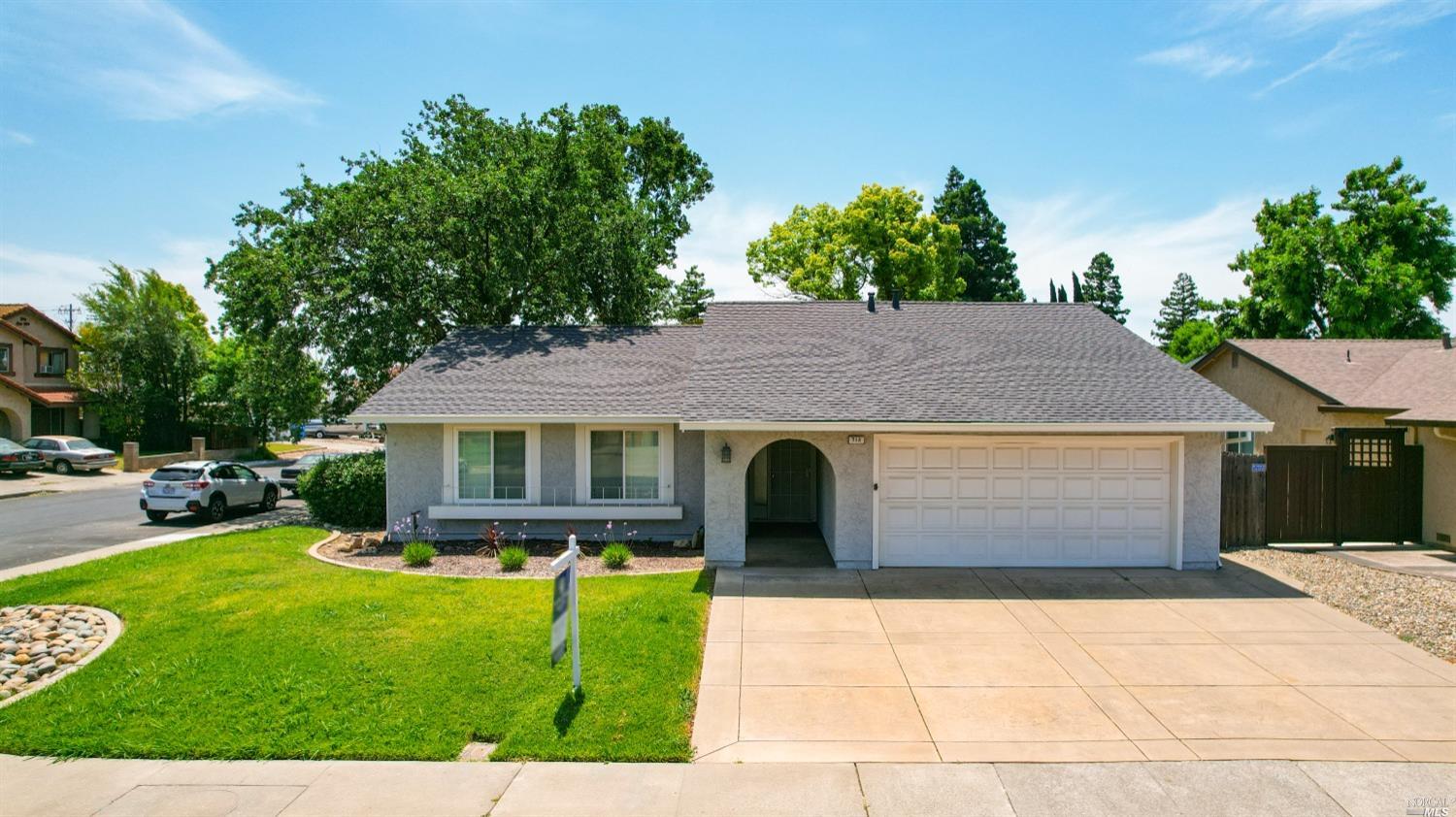 Photo of 712 Fallbrook Ave in Vacaville, CA