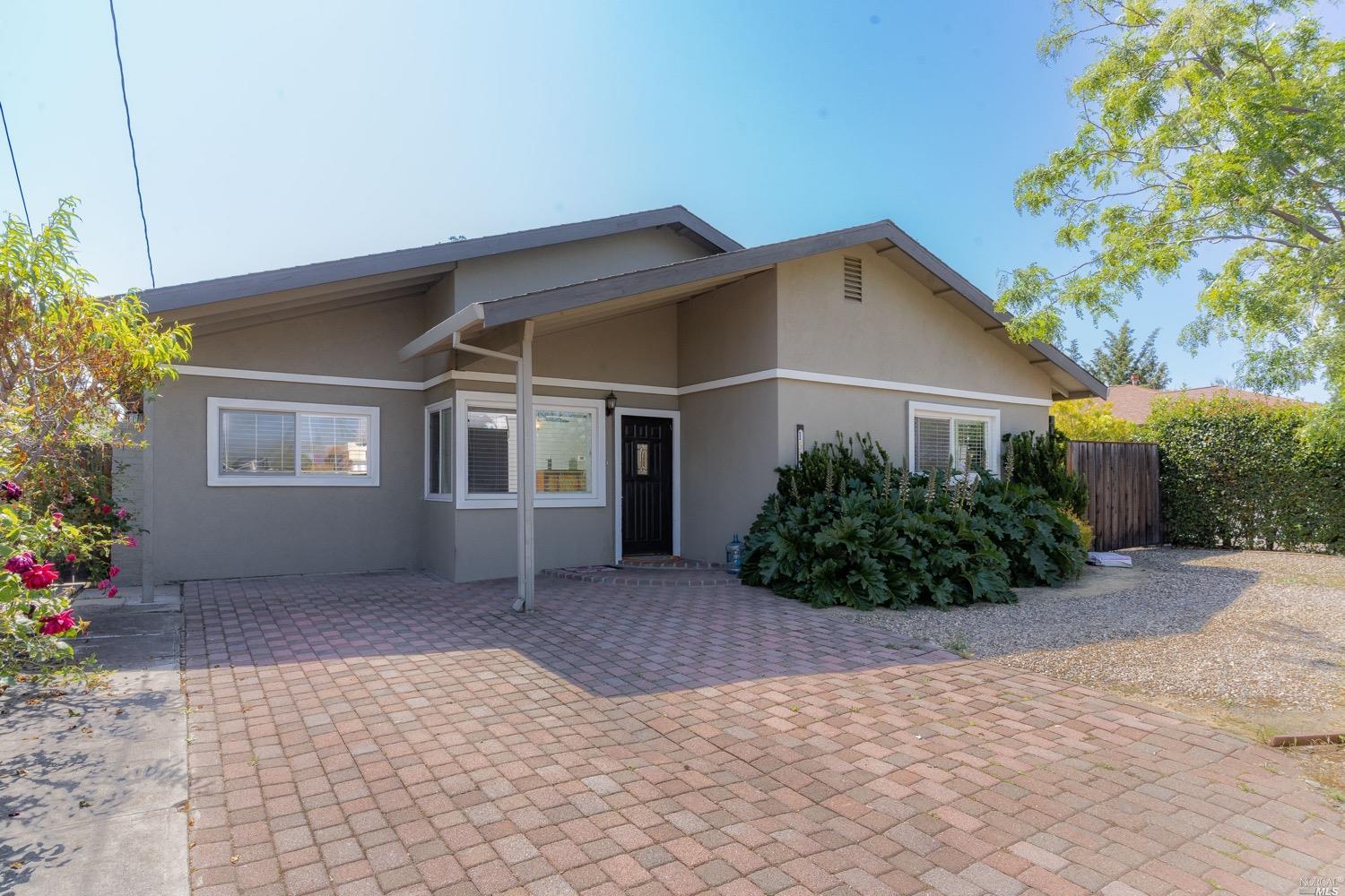 Photo of 1501 Barbara Rd in Napa, CA