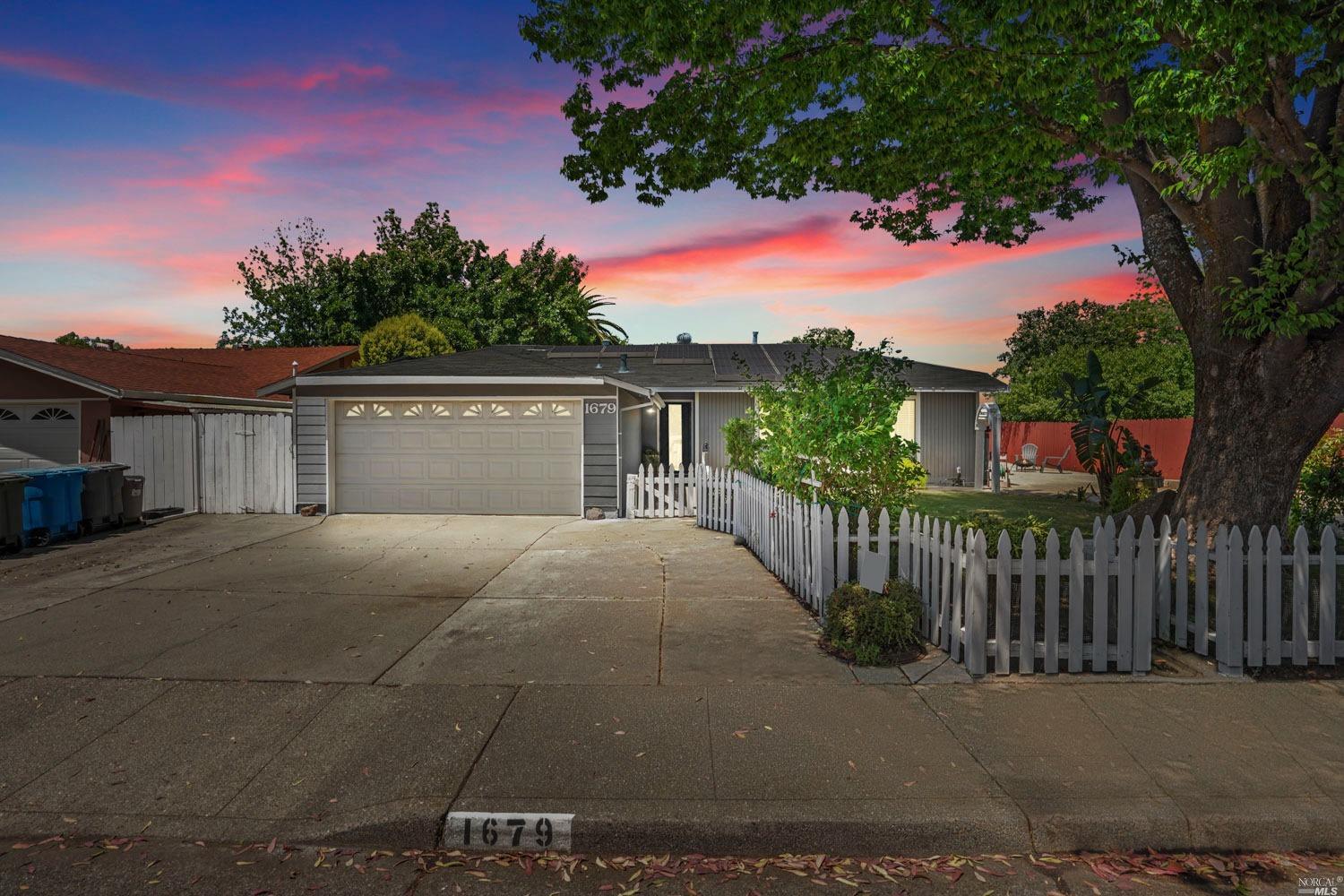 Photo of 1679 California Dr in Vacaville, CA