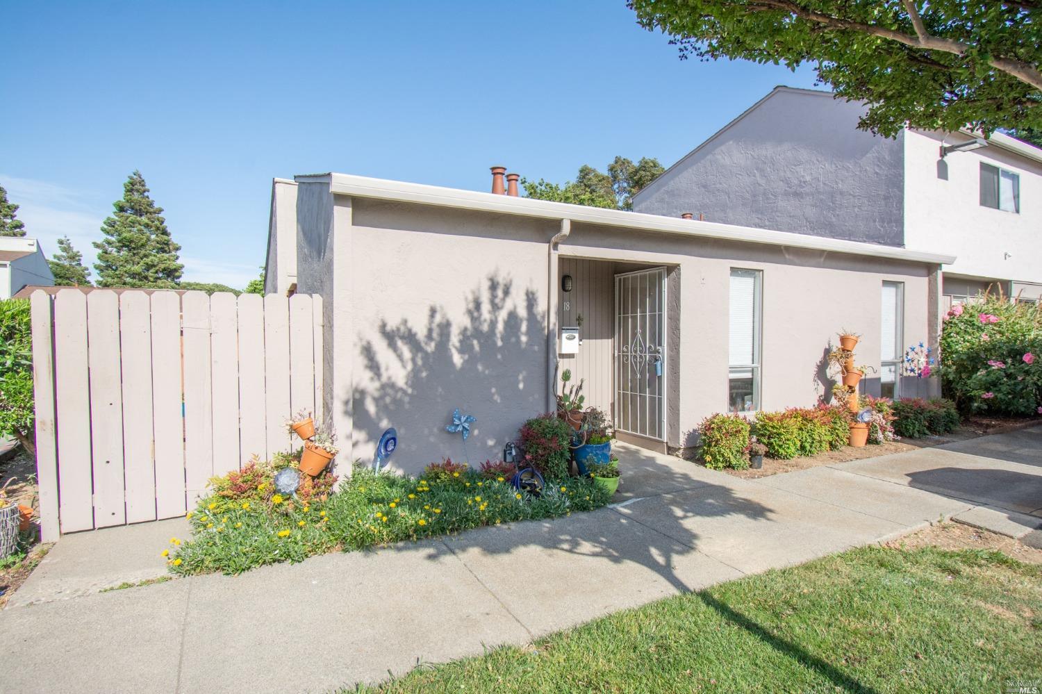 Photo of 18 El Cerrito Ct in Fairfield, CA