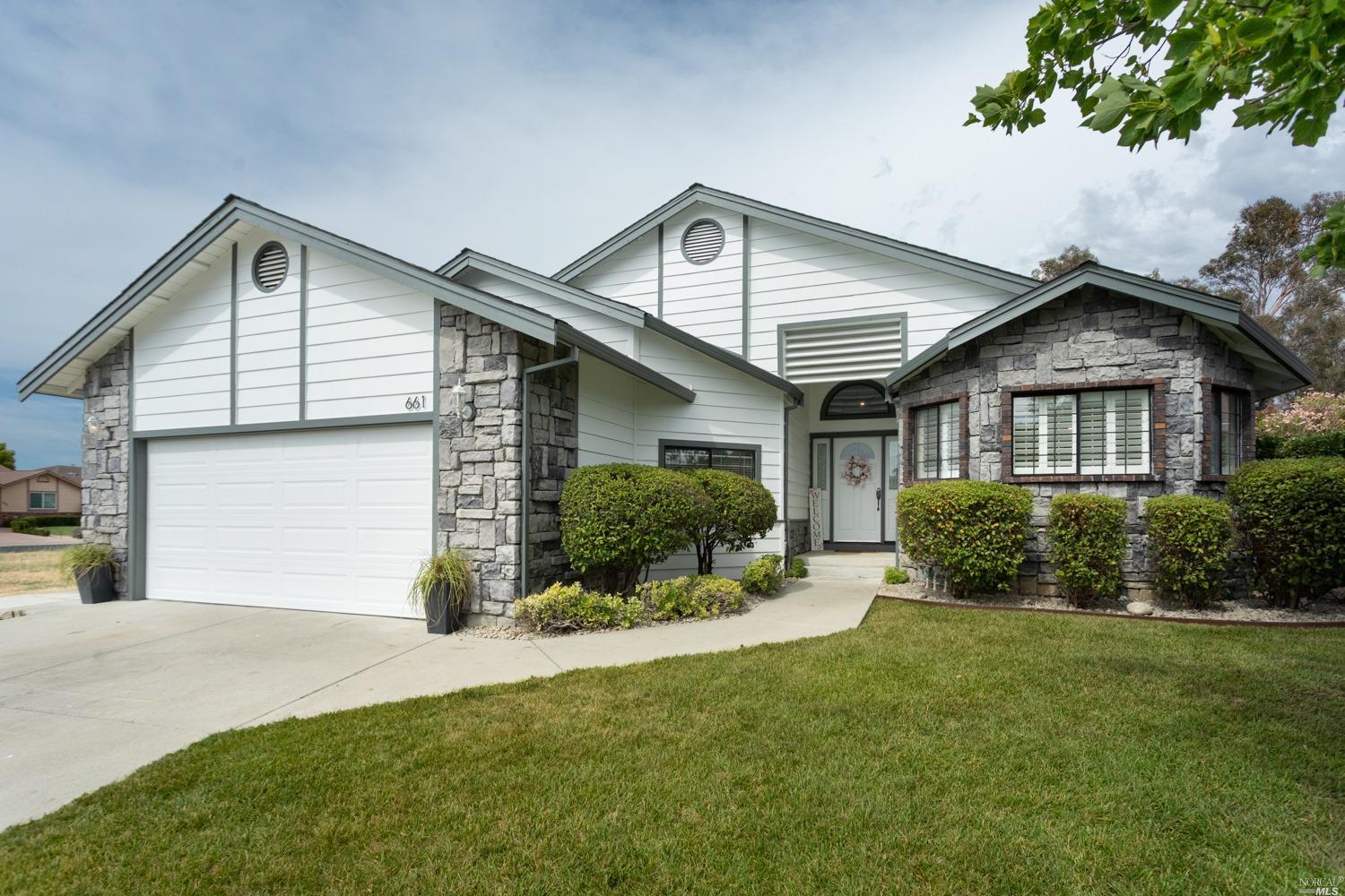 Photo of 661 Whitney Ct in Vacaville, CA