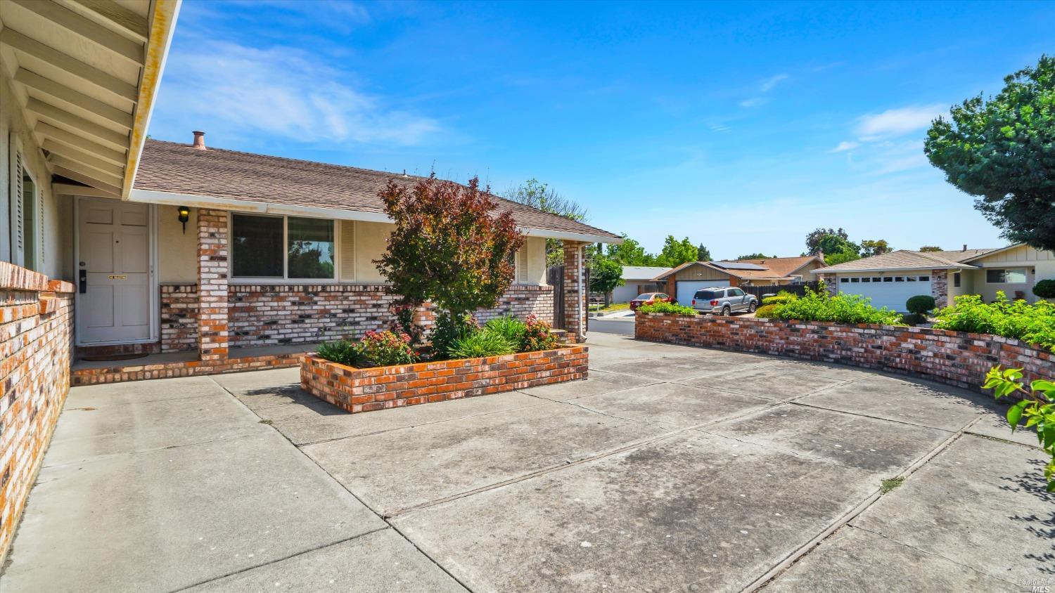 Photo of 154 Troy Ct in Vacaville, CA