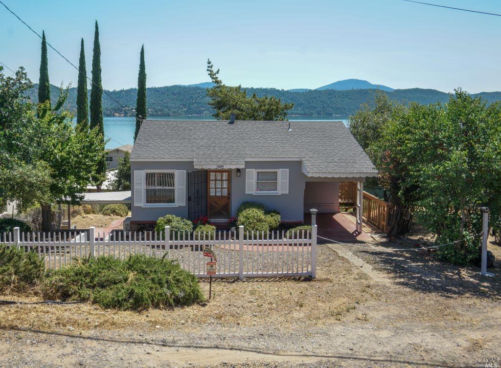 Photo of 13619 Arrowhead Rd in Clearlake, CA
