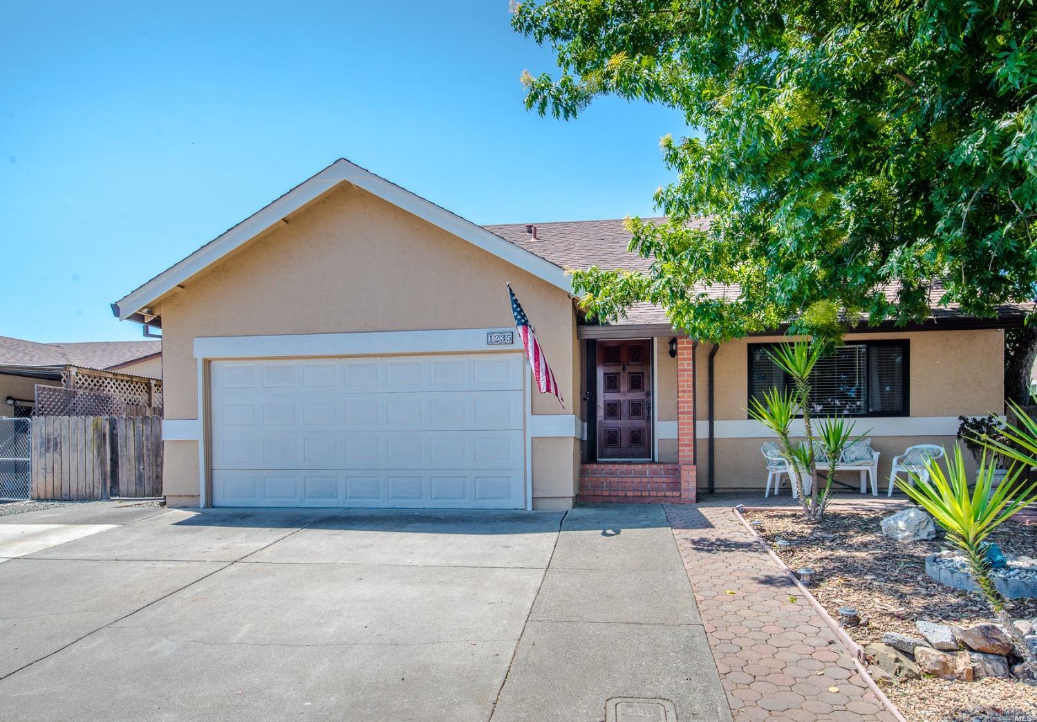 1235 Hopkins Drive, Dixon, CA 95620