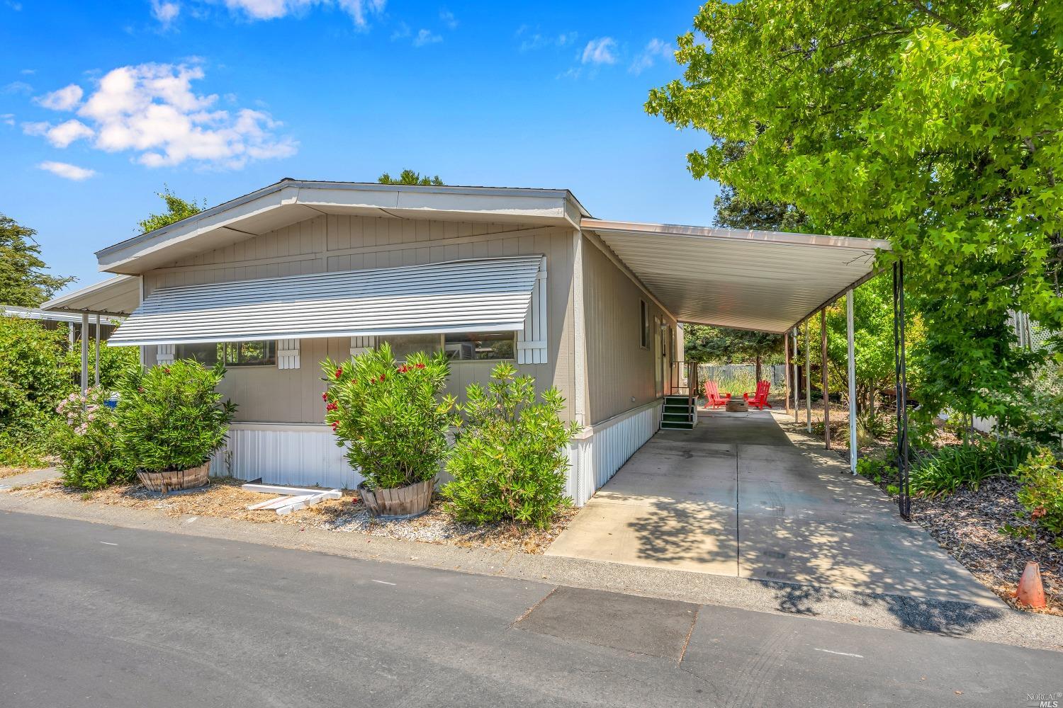 Photo of 900 Champagne Cir in Calistoga, CA