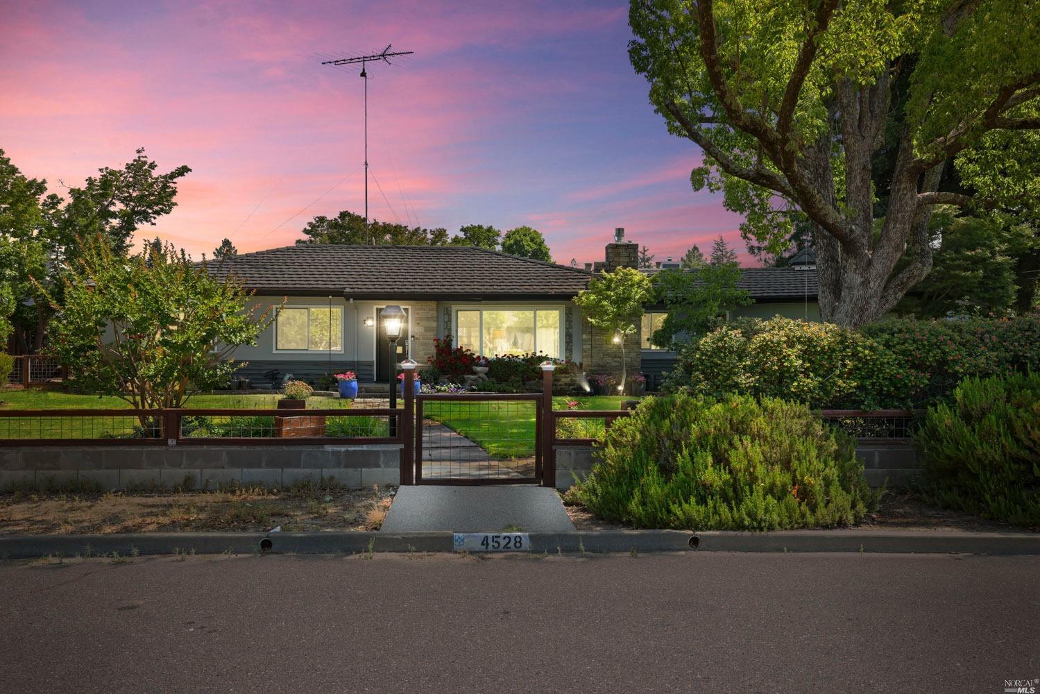 4528 Linda Vista Ave, Napa, CA 94558 3 Beds 2 Baths (Sold