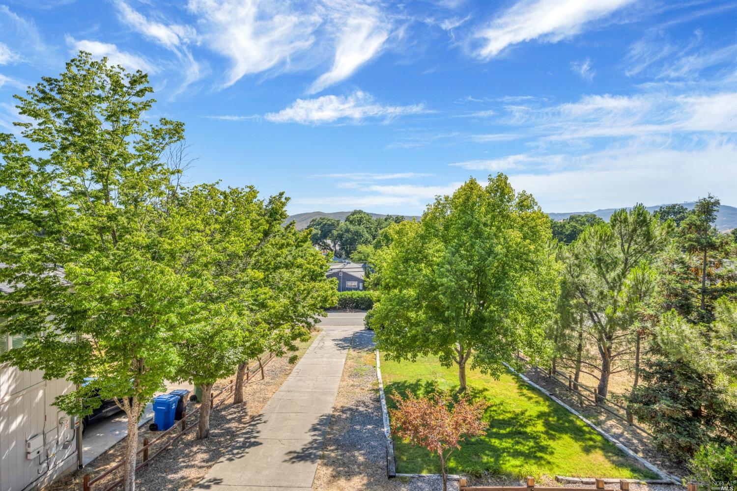 Detail Gallery Image 3 of 43 For 19112 Hidden Valley Rd, Hidden Valley Lake,  CA 95467 - 4 Beds | 3 Baths