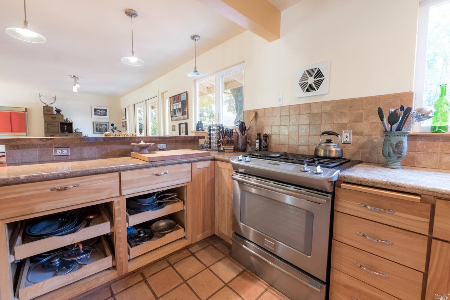 Detail Gallery Image 7 of 57 For 12440 Anderson Valley Way, Boonville,  CA 95415 - 3 Beds | 2/1 Baths