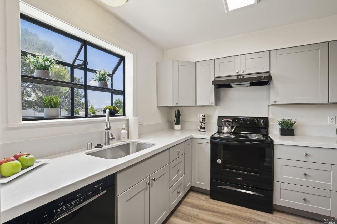 Detail Gallery Image 1 of 1 For 900 Southampton Rd #32,  Benicia,  CA 94510 - 3 Beds | 1/1 Baths