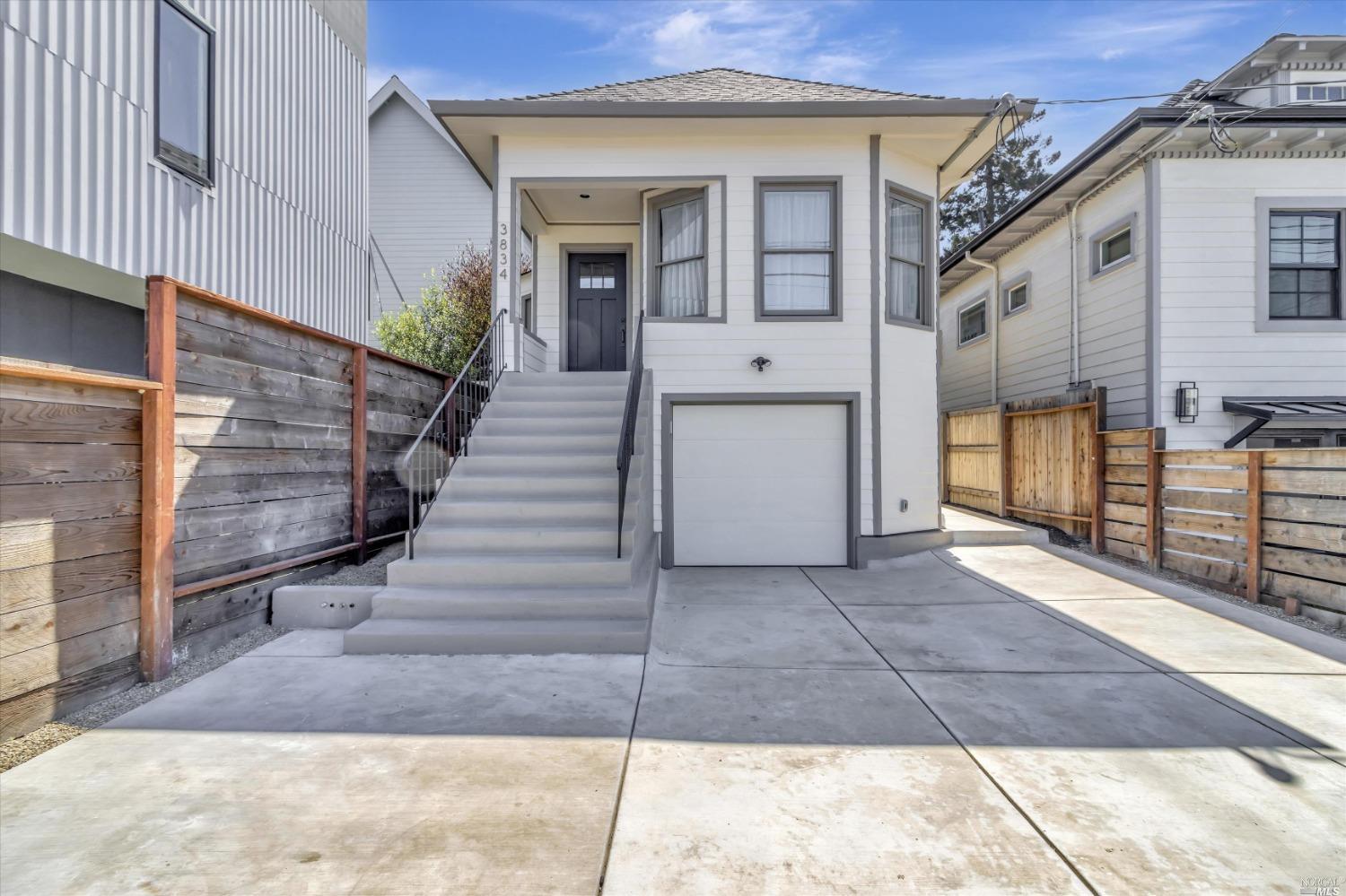 Photo of 3834 West St in Oakland, CA