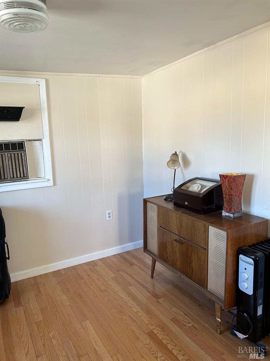 Photo of 439 2nd St in Cloverdale, CA