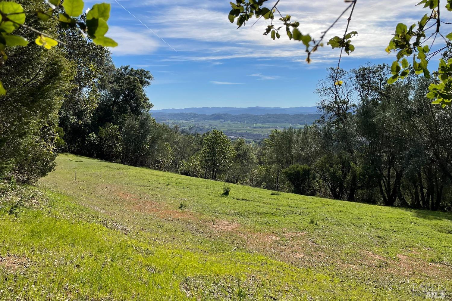Photo of 26894 Old Orchard Rd in Cloverdale, CA