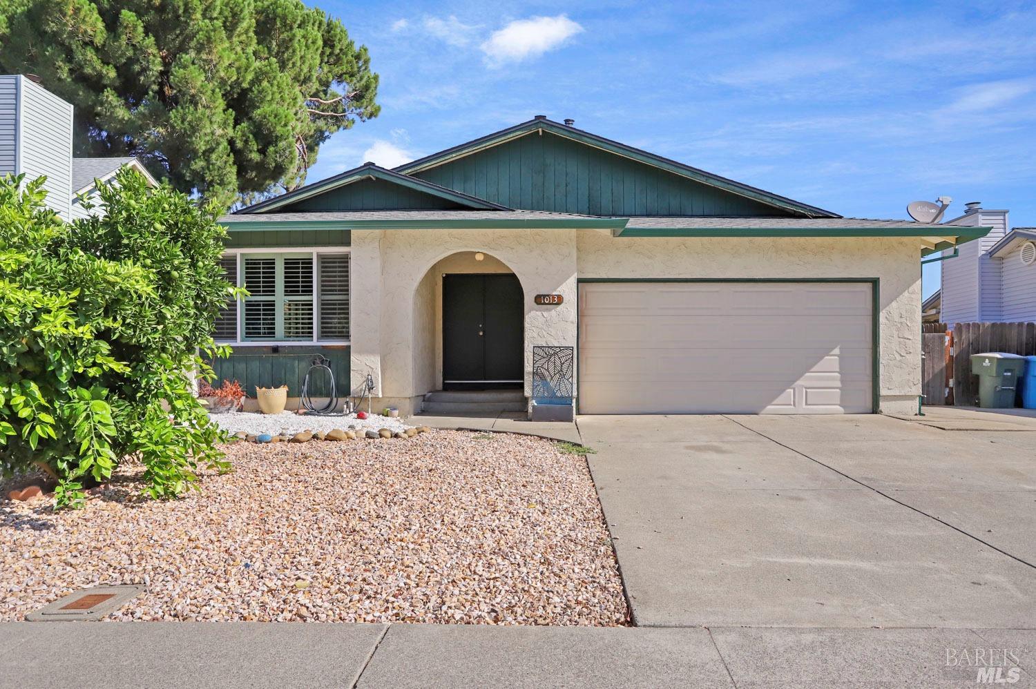 Photo of 1013 Woodridge Dr in Vacaville, CA