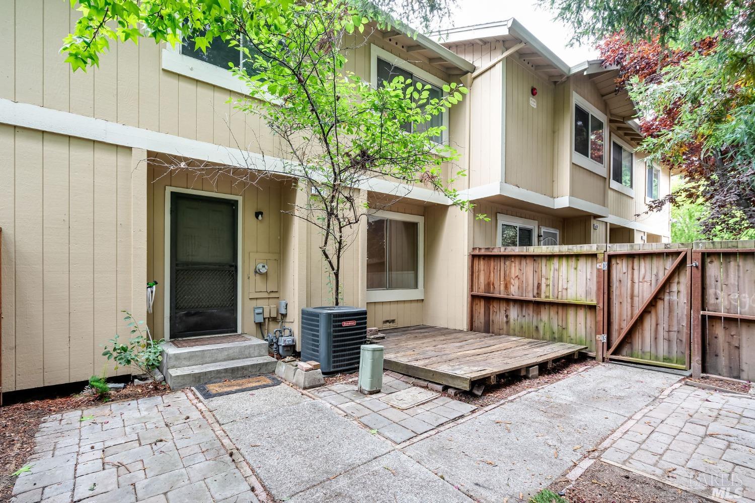 Photo of 1427 Gold Wy in Rohnert Park, CA