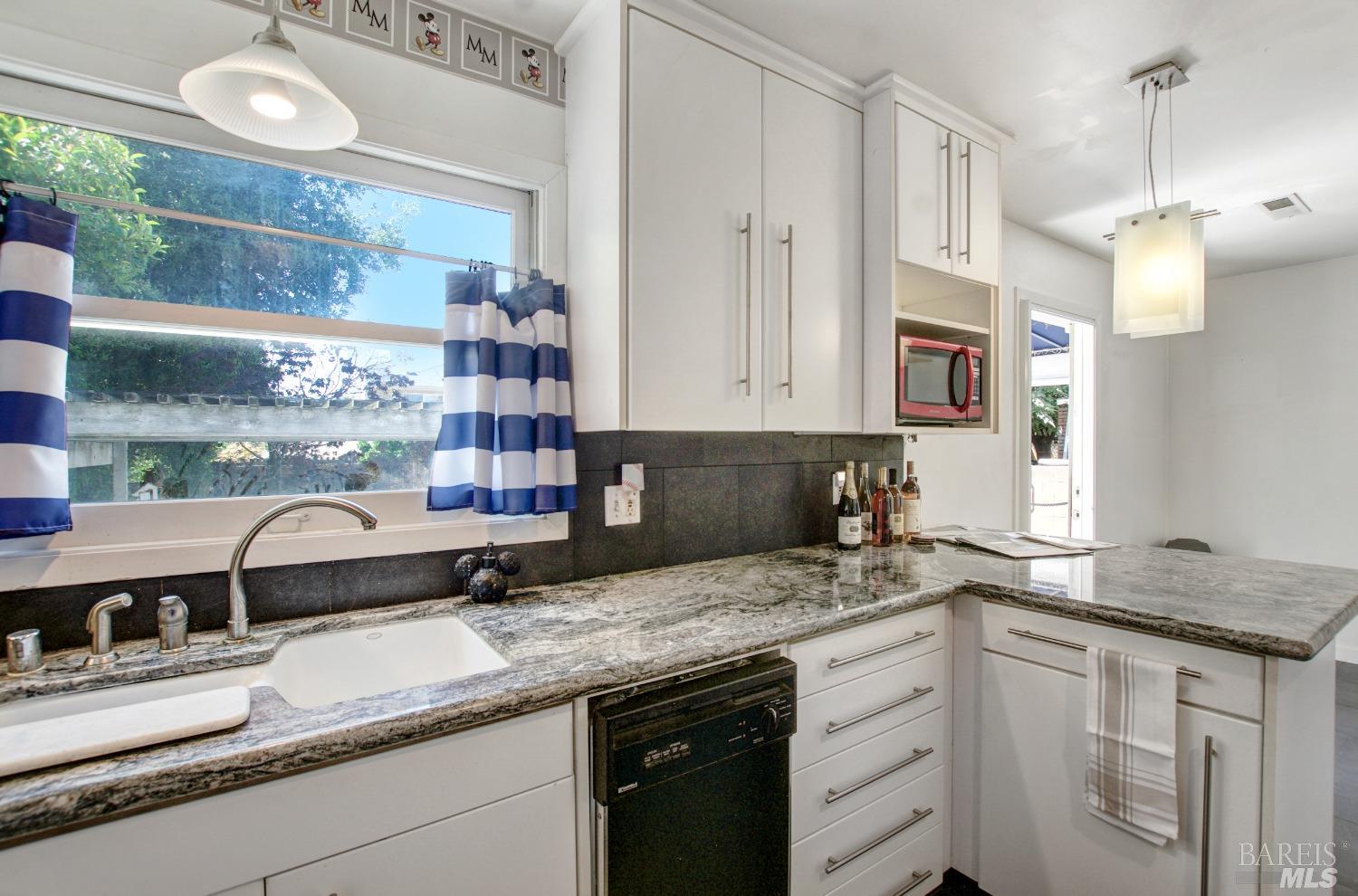 Photo of 210 Fairview Dr in Napa, CA