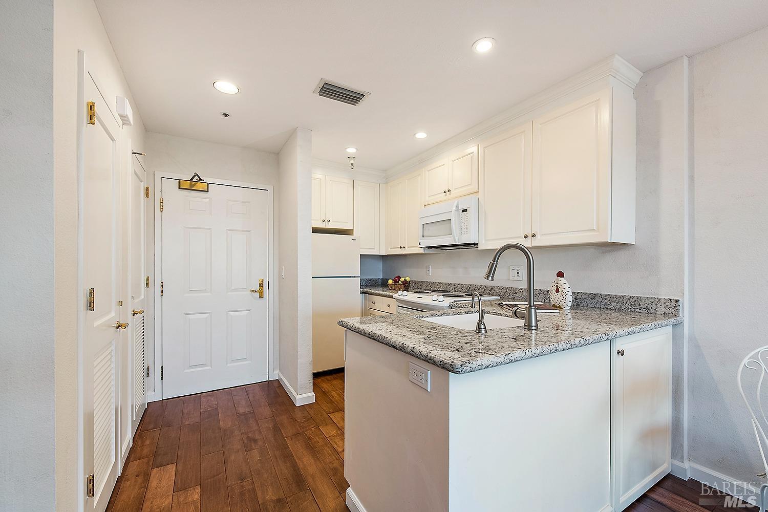 Detail Gallery Image 4 of 31 For 100 Thorndale Dr #146,  San Rafael,  CA 94903 - 1 Beds | 1 Baths