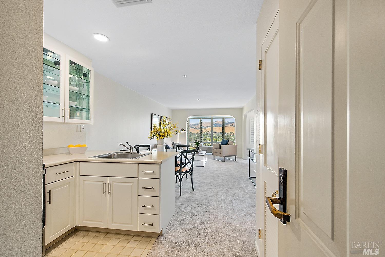 Detail Gallery Image 2 of 28 For 100 Thorndale Dr #338,  San Rafael,  CA 94903 - 1 Beds | 1 Baths