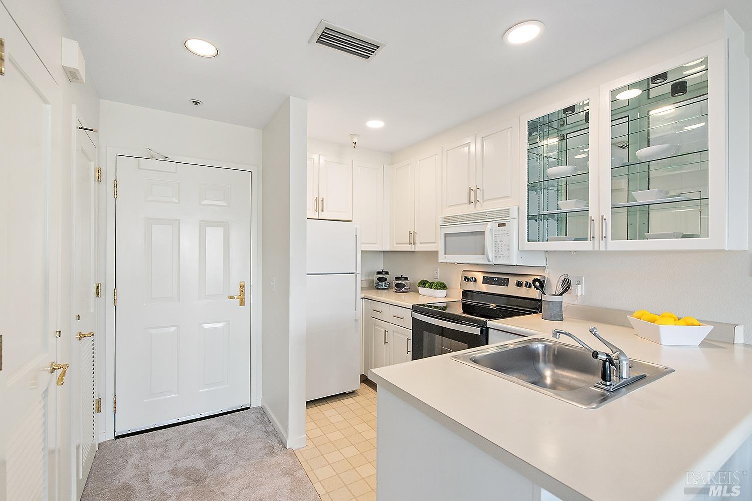 Detail Gallery Image 5 of 28 For 100 Thorndale Dr #338,  San Rafael,  CA 94903 - 1 Beds | 1 Baths